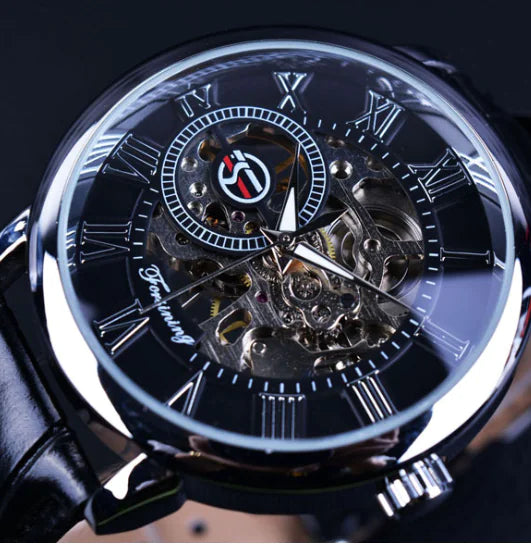 Reloj mecánico para hombre con diseño calado